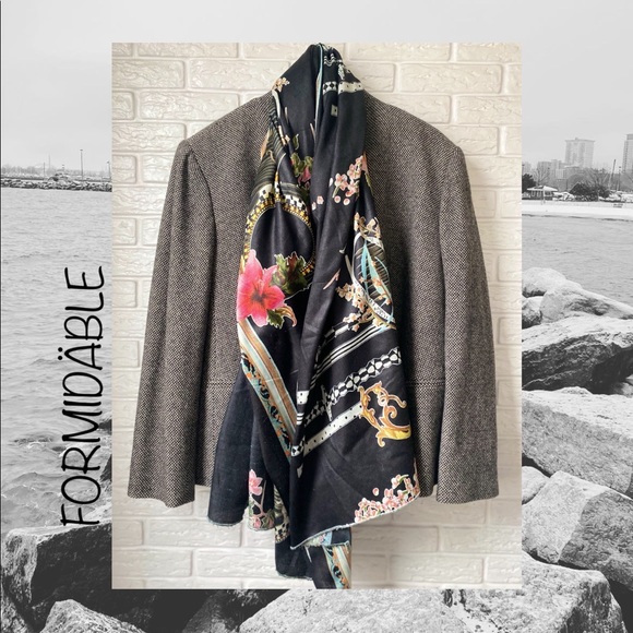 Elegant Winter Scarf - Picture 4 of 4